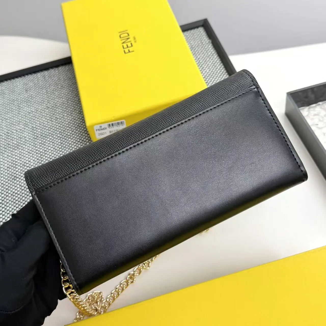 FENDI Fendi FF Diamonds Series Gold Label Logo Presbyopia FF Embossed Calf Leather Shoulder Crossbody Wallet Women's Brown/Black/Black with Brown/Pink/Gray Model: 2601 Size 19*9*1💰90