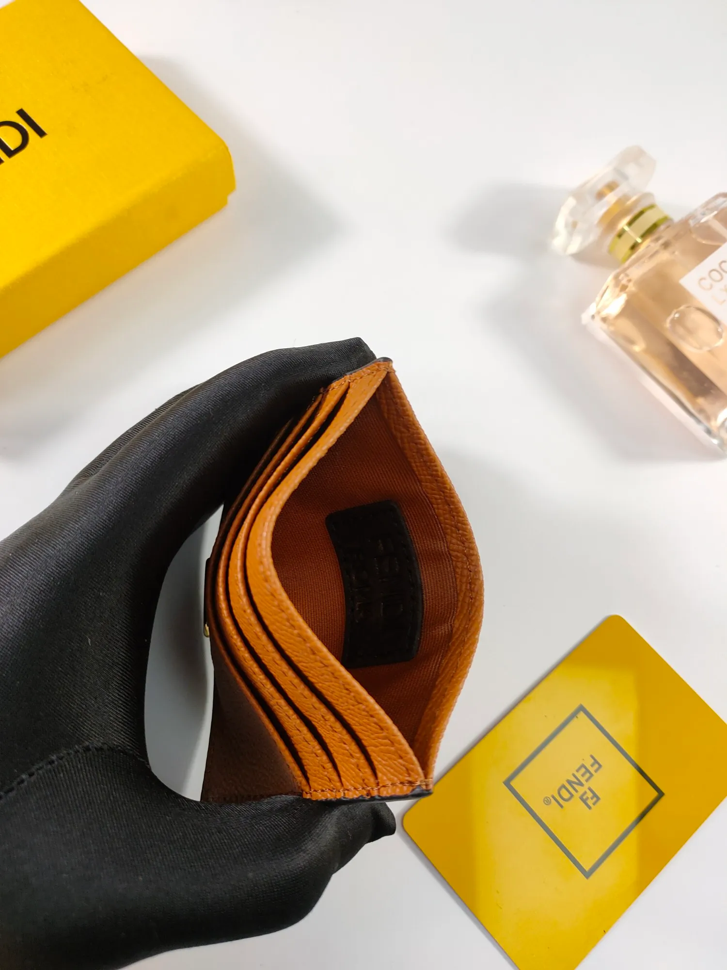 ￥90 Fendi "F is Fendi" card holder 😍 Has a middle compartment and six card slots [Celebration] Fendi Roma logo and internal label [Lip] Made of black calfskin. New Fendi logo with gold finish [Rose] Style number: 0445 Palm print Size: 10*8cm