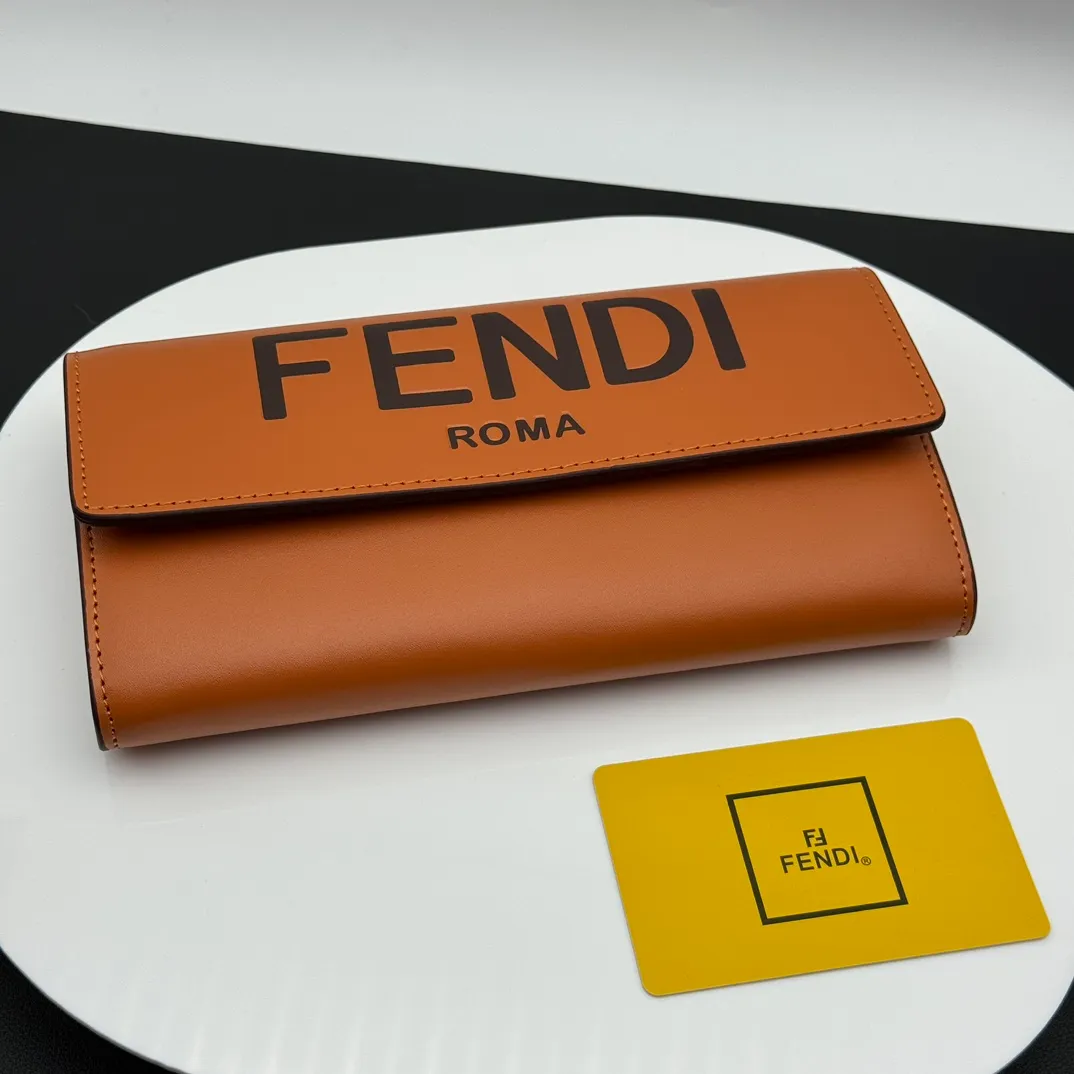 💰230 💎Upgraded from the original version💖 Fendi Roma long wallet. There are two bellows pockets, a zipper pocket, ten card slots and flat side pockets inside the bag. Model: F8MO0288 Size 19CMX9CMx2CM