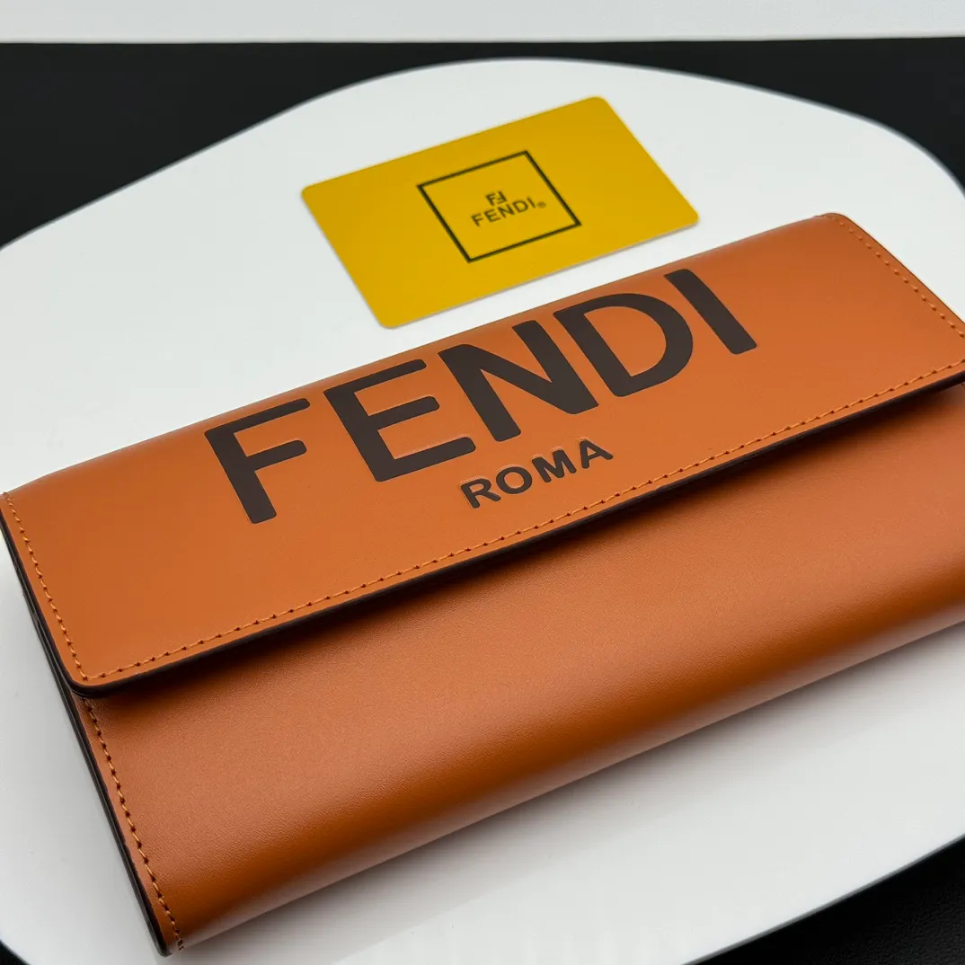 💰230 💎Upgraded from the original version💖 Fendi Roma long wallet. There are two bellows pockets, a zipper pocket, ten card slots and flat side pockets inside the bag. Model: F8MO0288 Size 19CMX9CMx2CM