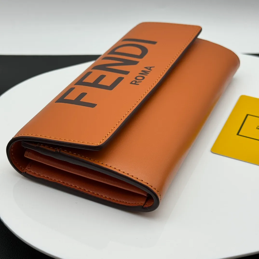 💰230 💎Upgraded from the original version💖 Fendi Roma long wallet. There are two bellows pockets, a zipper pocket, ten card slots and flat side pockets inside the bag. Model: F8MO0288 Size 19CMX9CMx2CM