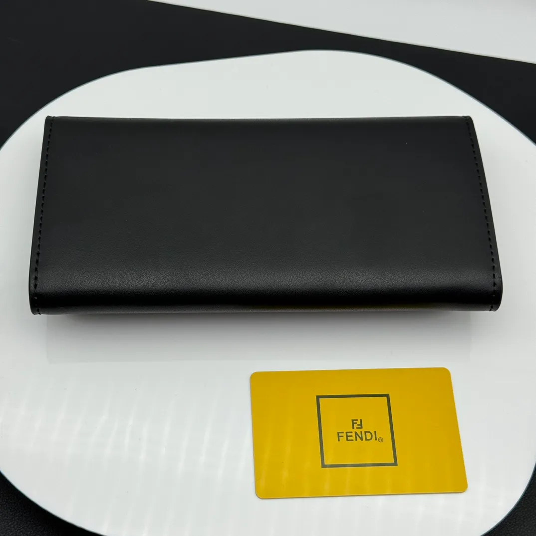 💰230 💎Upgraded from the original version💖 Fendi Roma long wallet. There are two bellows pockets, a zipper pocket, ten card slots and flat side pockets inside the bag. Model: F8MO0288 Size 19CMX9CMx2CM