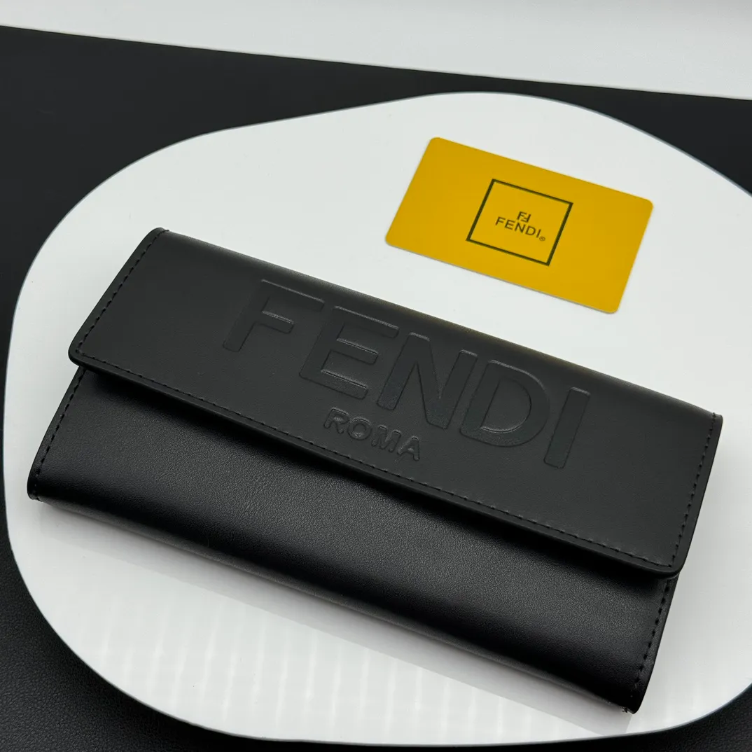 💰230 💎Upgraded from the original version💖 Fendi Roma long wallet. There are two bellows pockets, a zipper pocket, ten card slots and flat side pockets inside the bag. Model: F8MO0288 Size 19CMX9CMx2CM
