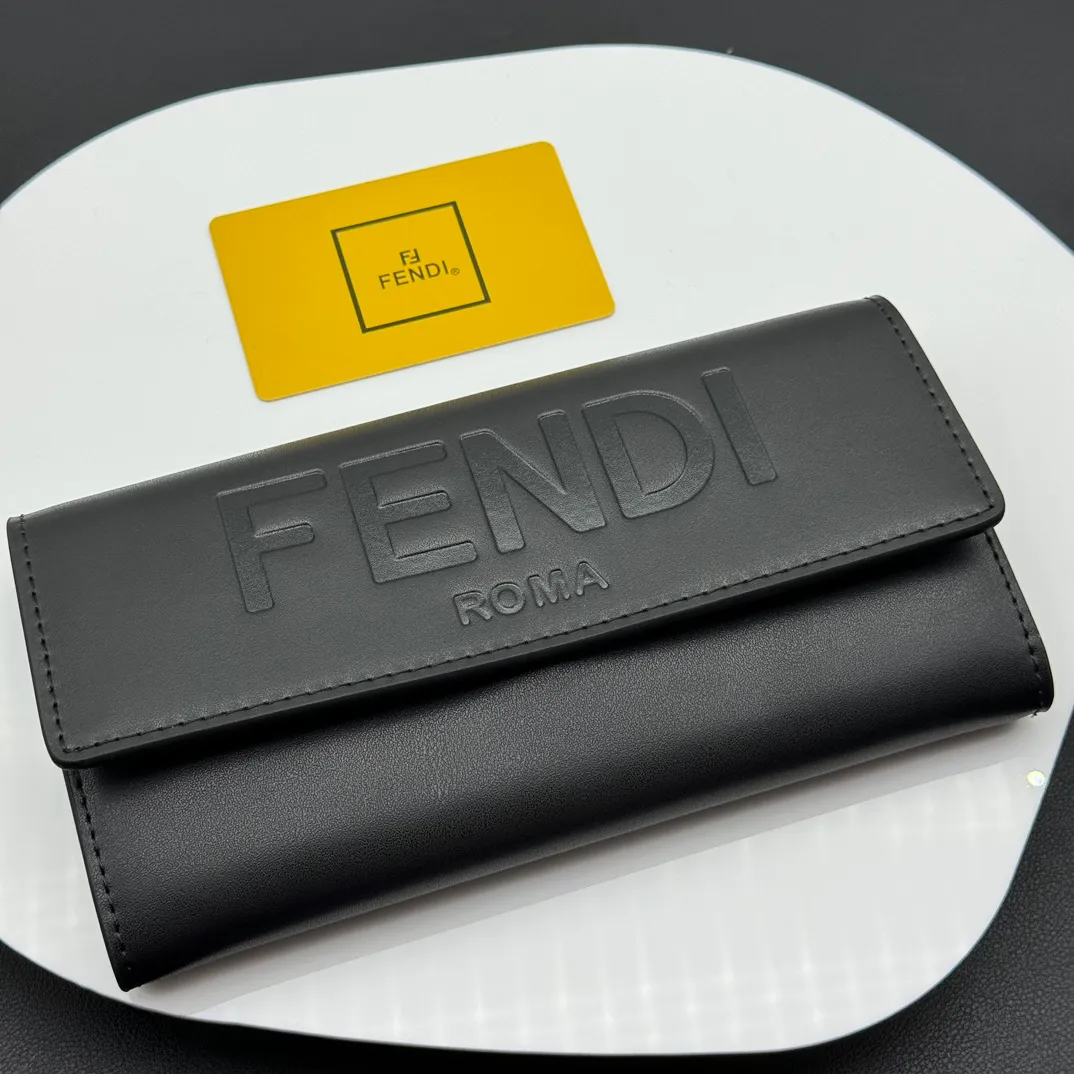 💰230 💎Upgraded from the original version💖 Fendi Roma long wallet. There are two bellows pockets, a zipper pocket, ten card slots and flat side pockets inside the bag. Model: F8MO0288 Size 19CMX9CMx2CM