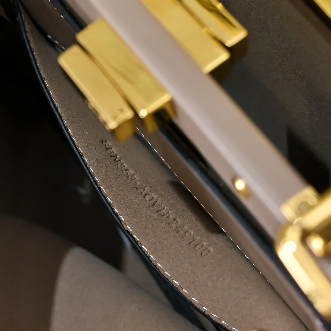 All Categories Fendi Women's Bags (Fendi) Fendi 8803