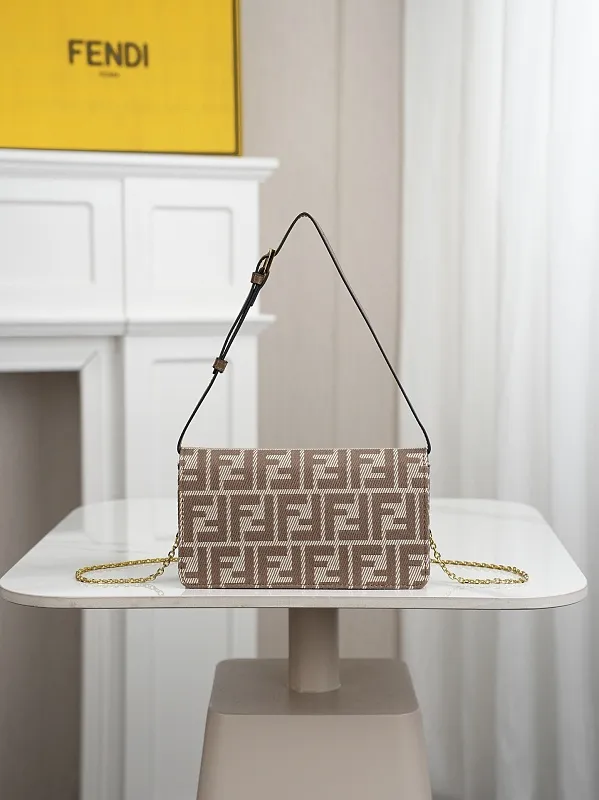All Categories Fendi Women's Bags (Fendi) Fendi 6611