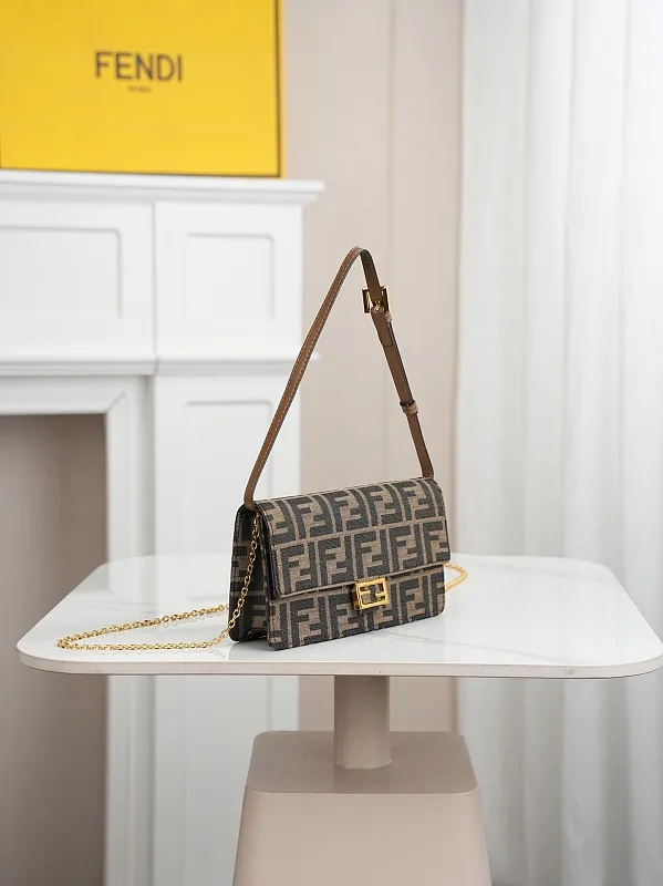 All Categories Fendi Women's Bags (Fendi) Fendi 6611