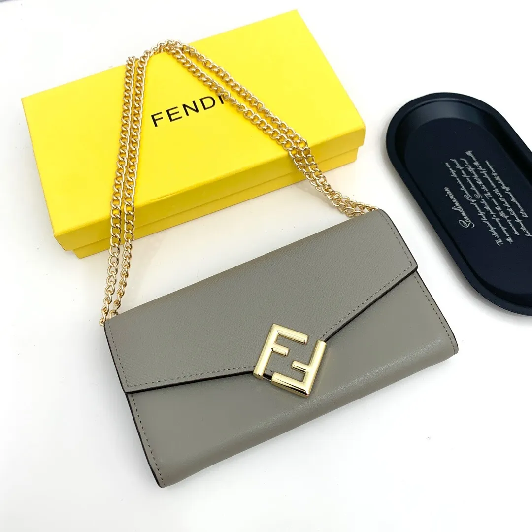 All categories Official website "Brand Women's Bags" Women's Bags 💙 FENDI 2025 new FENDI crossbody bag