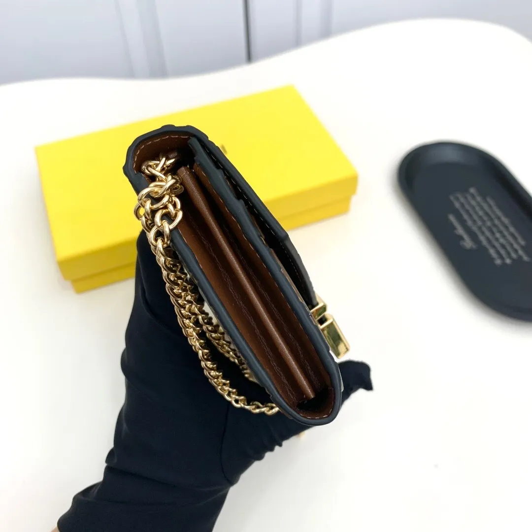All categories Official website "Brand Women's Bags" Women's Bags 💙 FENDI 2025 new FENDI crossbody bag