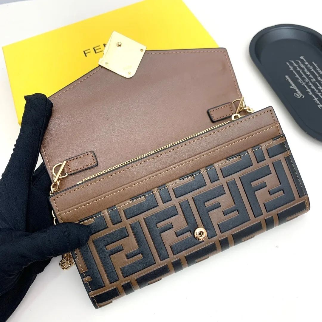 All categories Official website "Brand Women's Bags" Women's Bags 💙 FENDI 2025 new FENDI crossbody bag