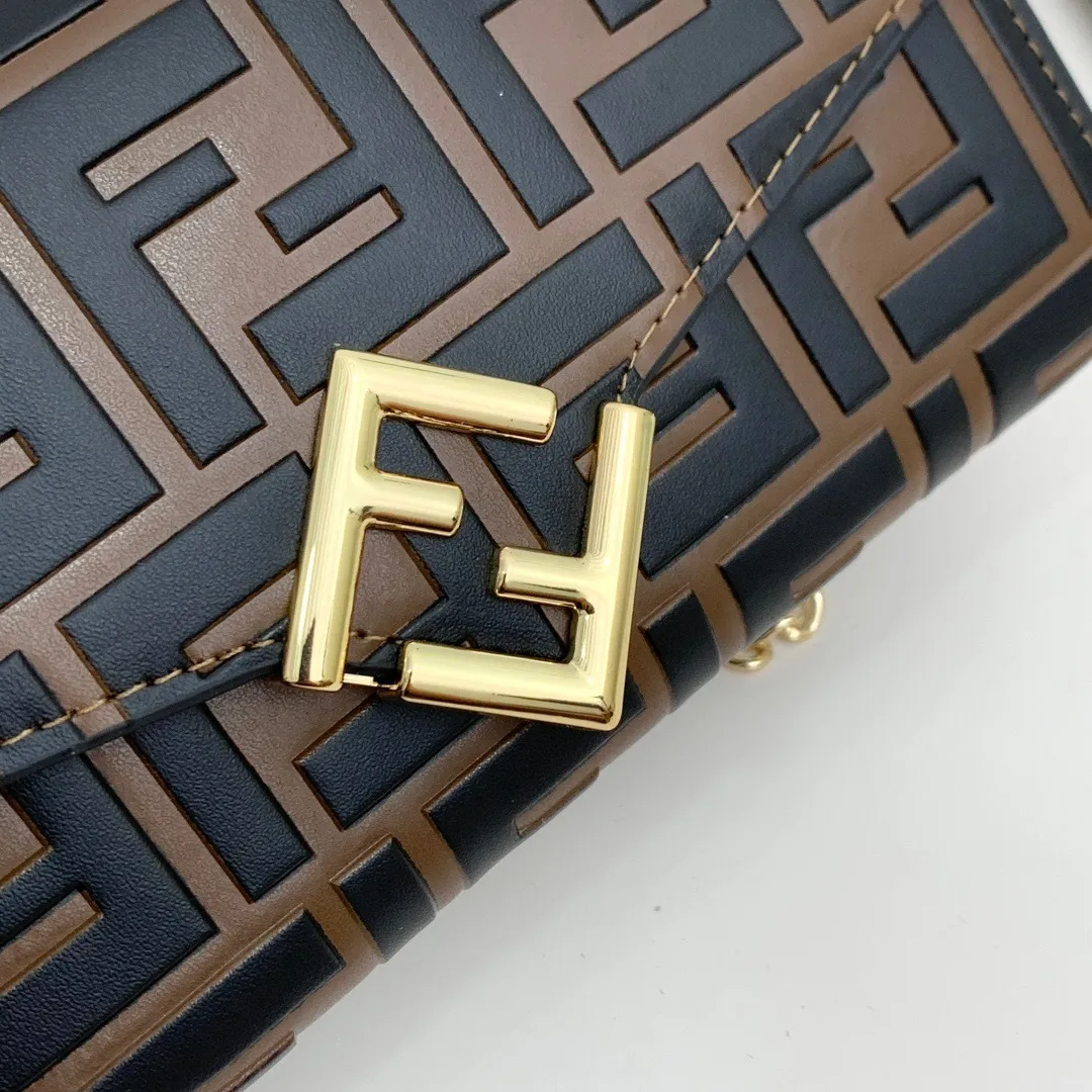 All categories Official website "Brand Women's Bags" Women's Bags 💙 FENDI 2025 new FENDI crossbody bag