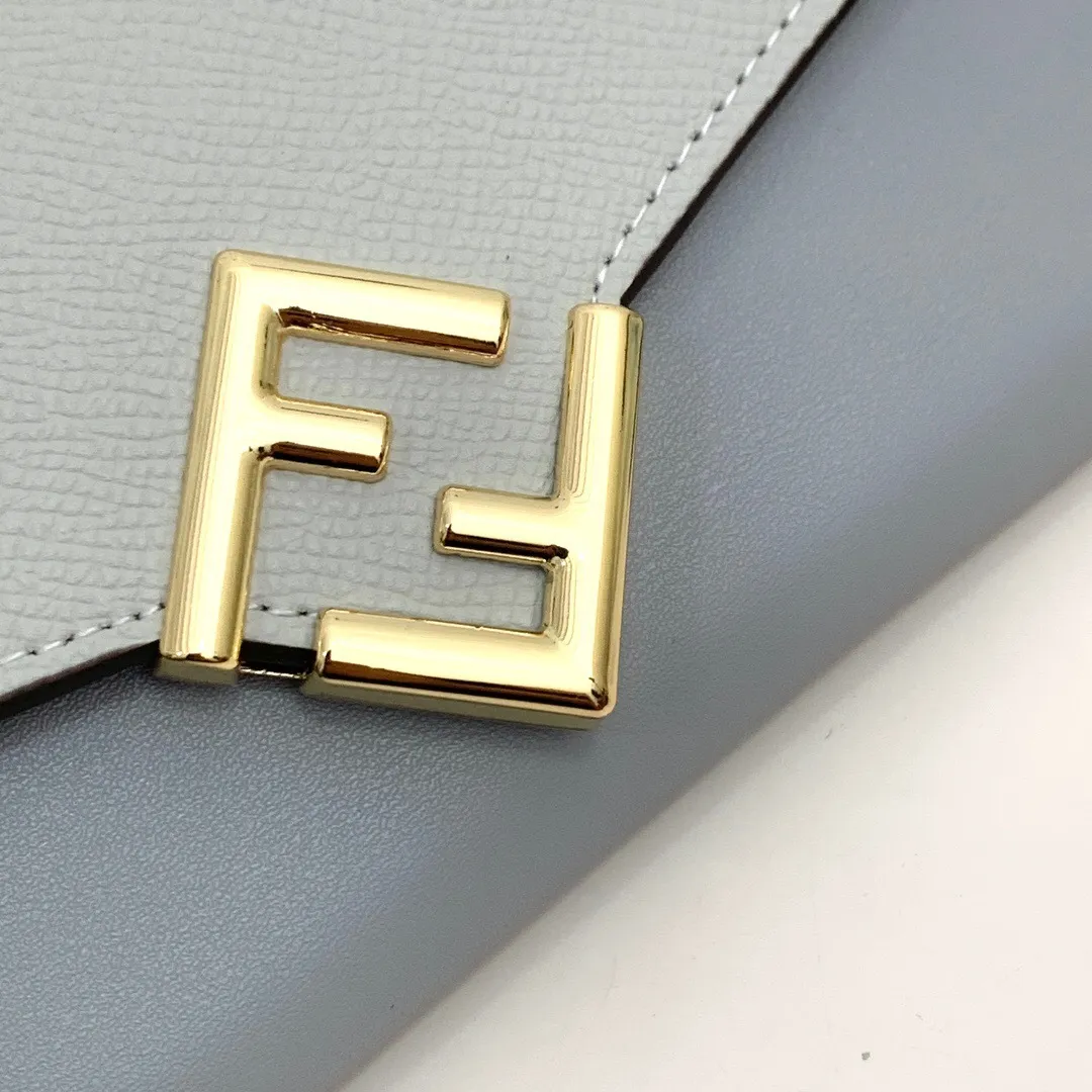 All categories Official website "Brand Women's Bags" Women's Bags 💙 FENDI 2025 new FENDI crossbody bag