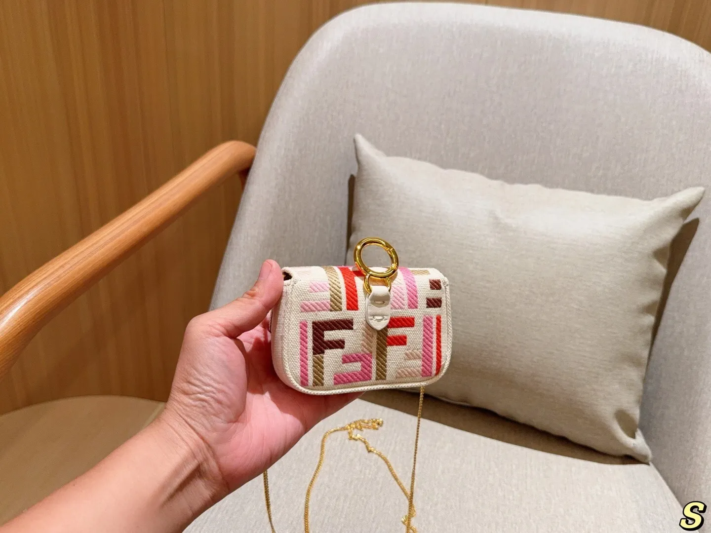 All categories Official website "Brand Women's Bags" Women's Bags 💙 FENDI 2025 new fendi mini lipstick bag coin purse