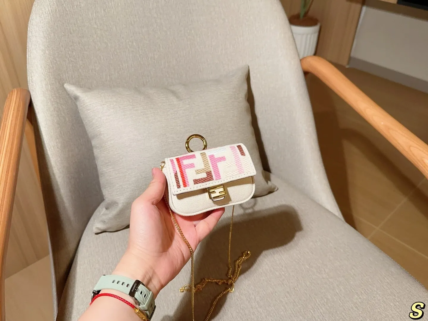 All categories Official website "Brand Women's Bags" Women's Bags 💙 FENDI 2025 new fendi mini lipstick bag coin purse