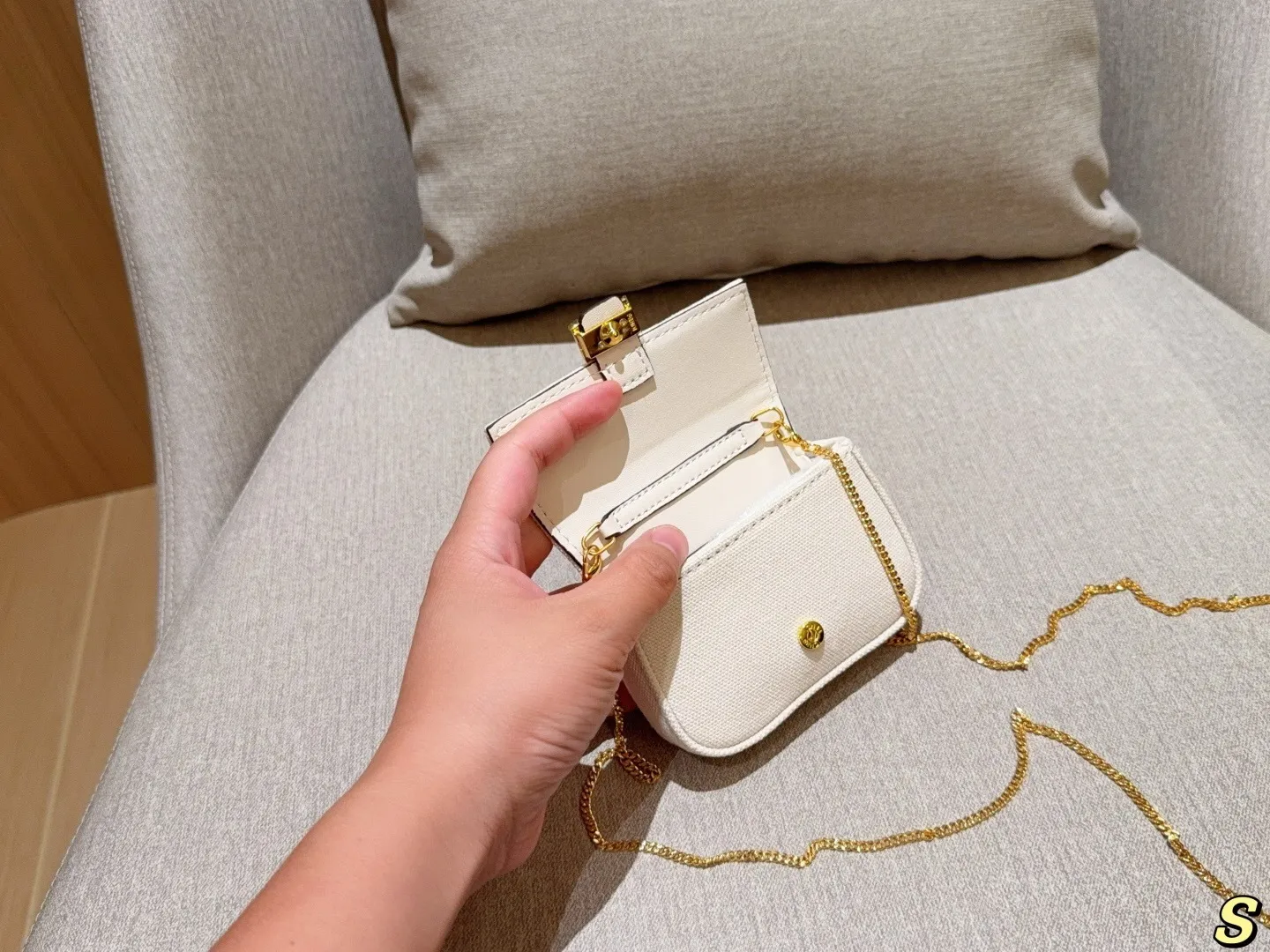 All categories Official website "Brand Women's Bags" Women's Bags 💙 FENDI 2025 new fendi mini lipstick bag coin purse