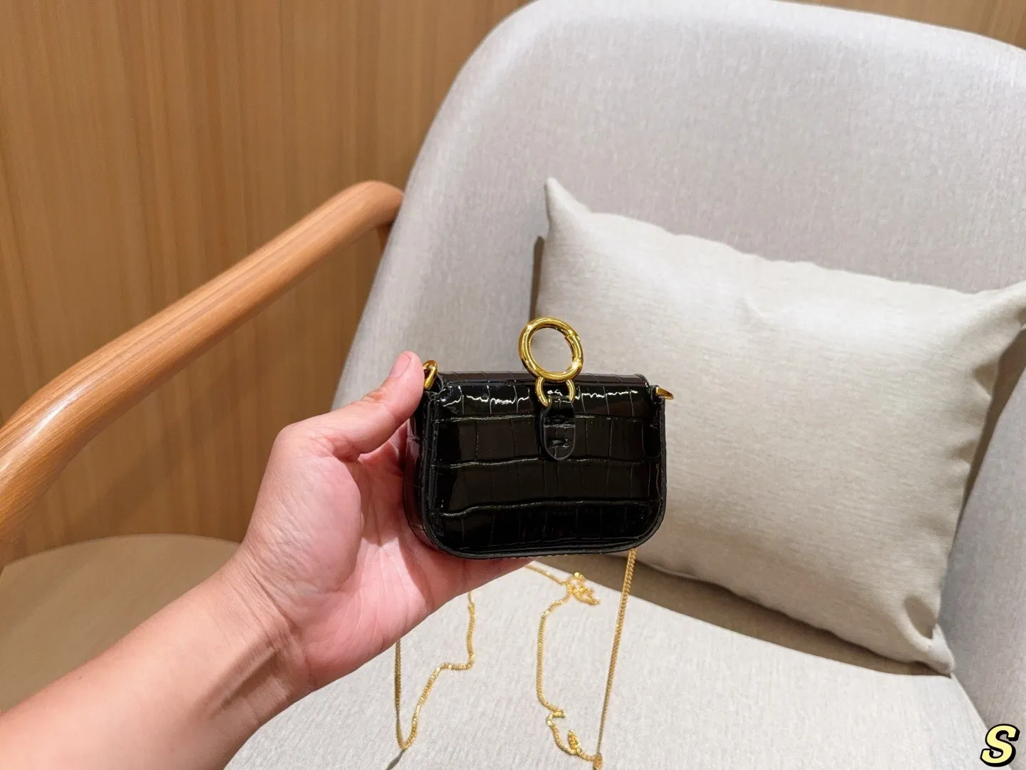 All categories Official website "Brand Women's Bags" Women's Bags 💙 FENDI 2025 new fendi mini lipstick bag coin purse