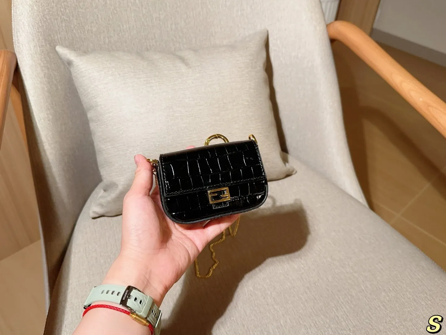 All categories Official website "Brand Women's Bags" Women's Bags 💙 FENDI 2025 new fendi mini lipstick bag coin purse