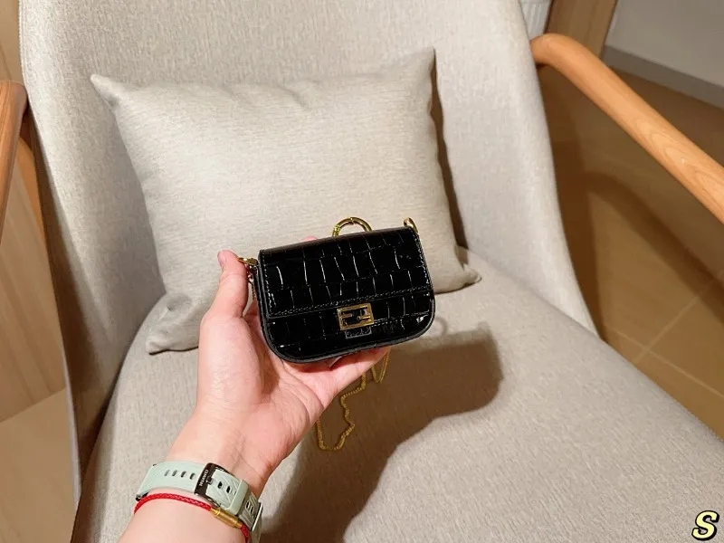 All categories Official website "Brand Women's Bags" Women's Bags 💙 FENDI 2025 new fendi mini lipstick bag coin purse