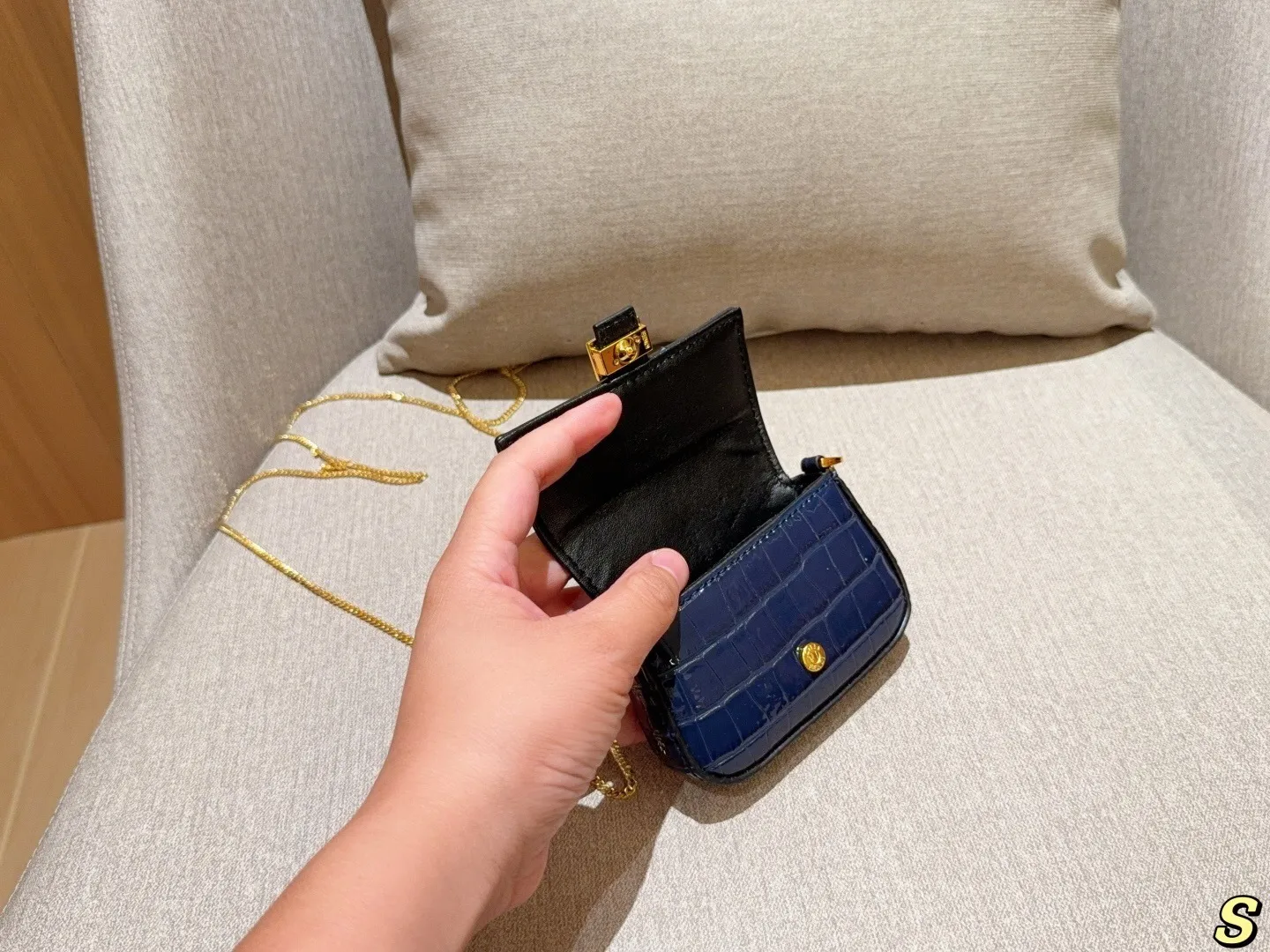 All categories Official website "Brand Women's Bags" Women's Bags 💙 FENDI 2025 new fendi mini lipstick bag coin purse