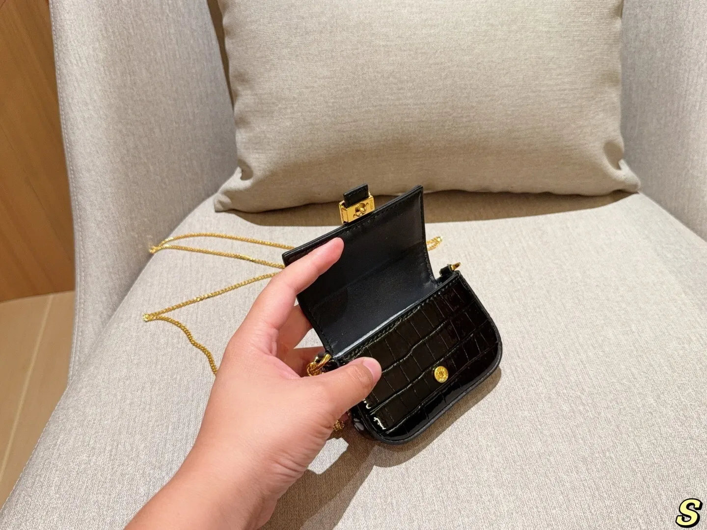 All categories Official website "Brand Women's Bags" Women's Bags 💙 FENDI 2025 new fendi mini lipstick bag coin purse