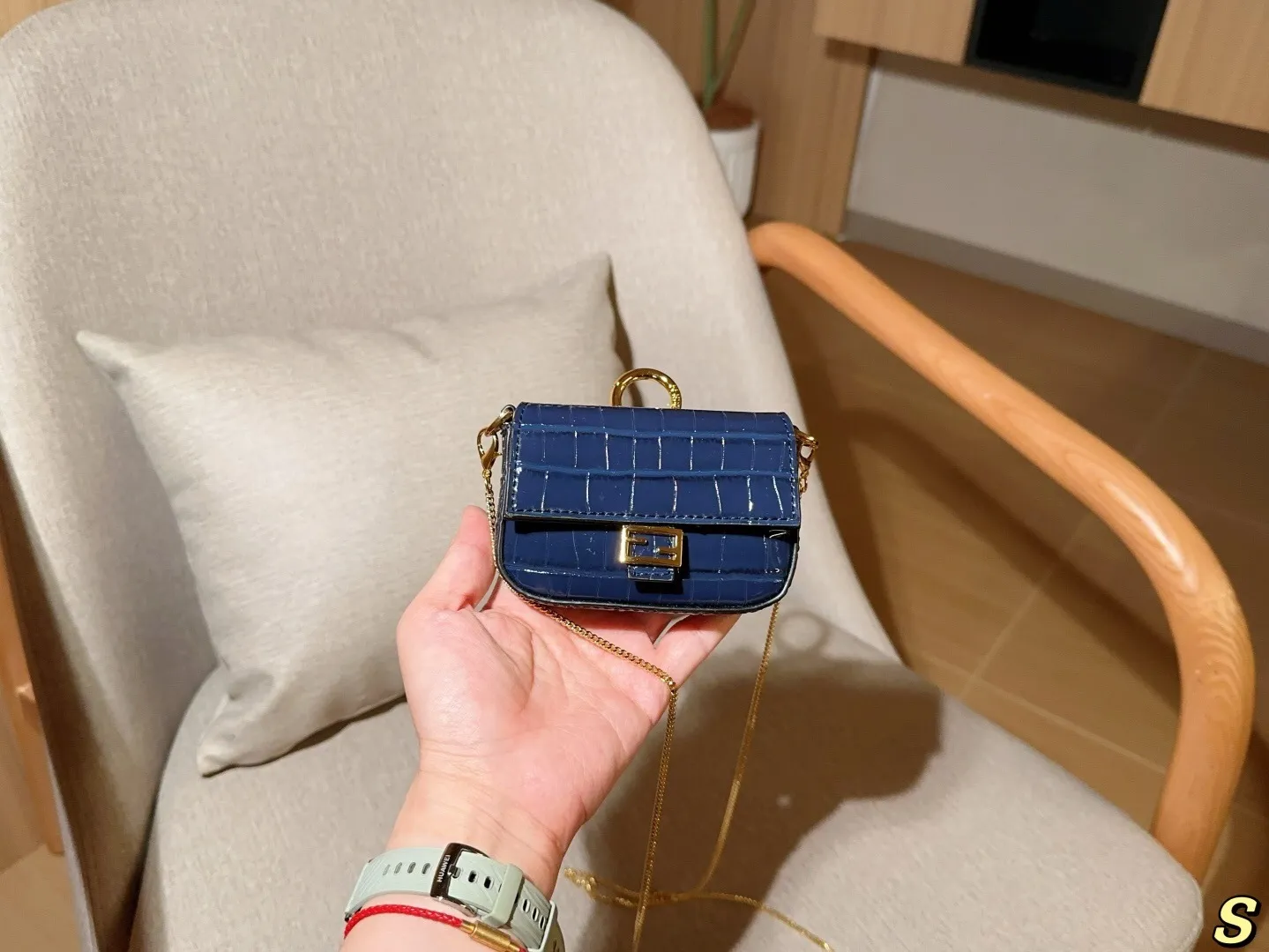 All categories Official website "Brand Women's Bags" Women's Bags 💙 FENDI 2025 new fendi mini lipstick bag coin purse