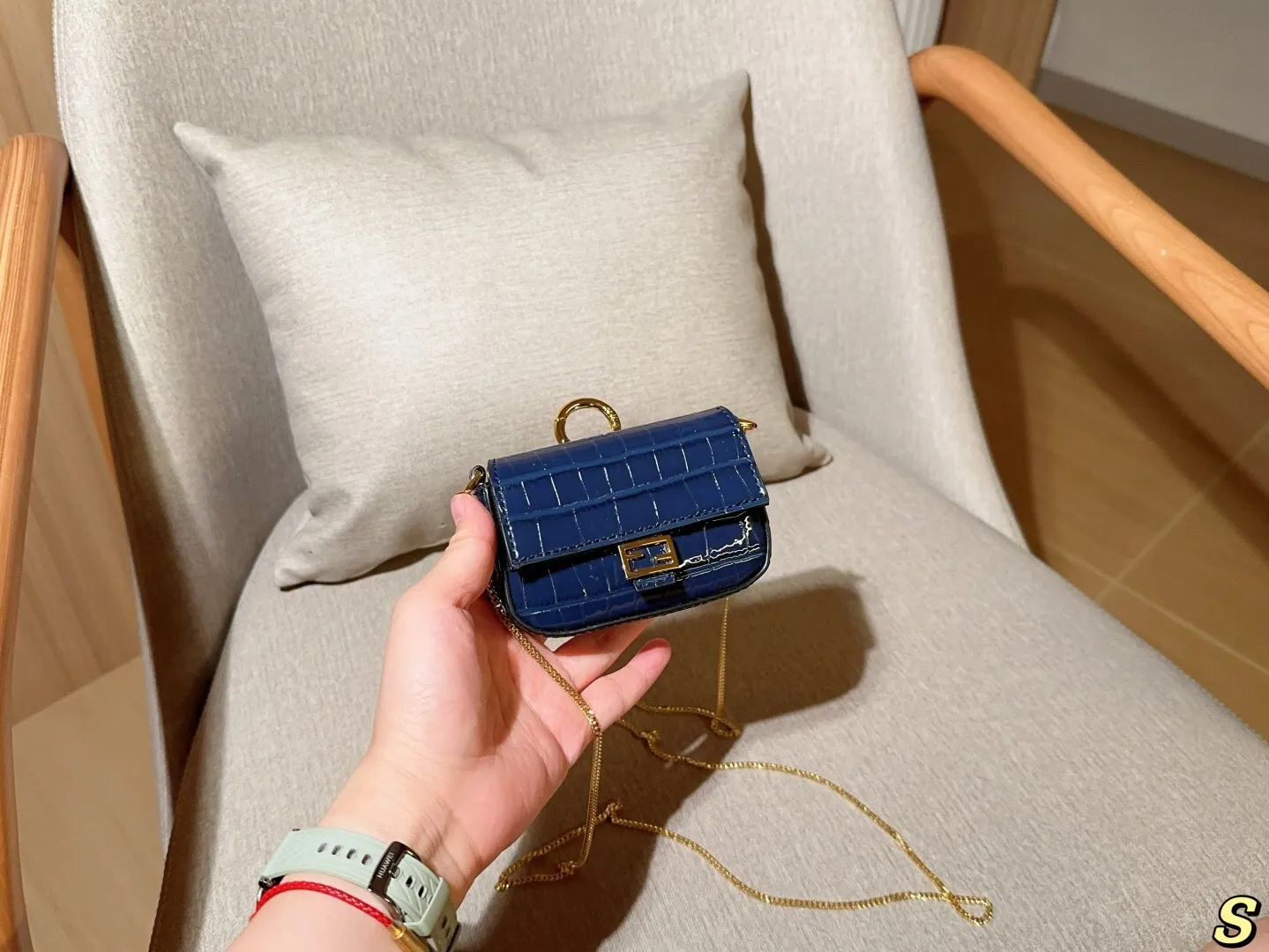All categories Official website "Brand Women's Bags" Women's Bags 💙 FENDI 2025 new fendi mini lipstick bag coin purse