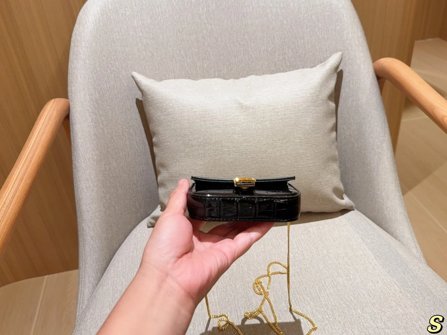 All categories Official website "Brand Women's Bags" Women's Bags 💙 FENDI 2025 new fendi mini lipstick bag coin purse