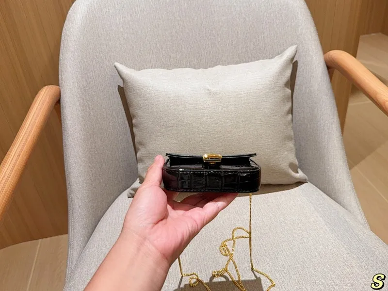 All categories Official website "Brand Women's Bags" Women's Bags 💙 FENDI 2025 new fendi mini lipstick bag coin purse