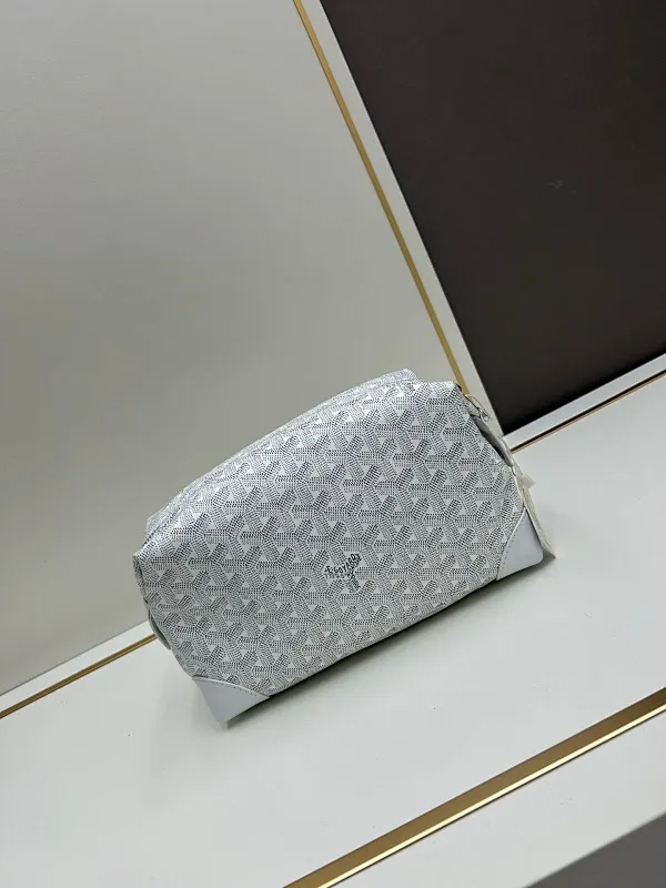 All Categories Official Website "Brand Women's Bags" Women's Bags 💙GOYARD 2024 Official Website New GOYARD Toiletries Bag