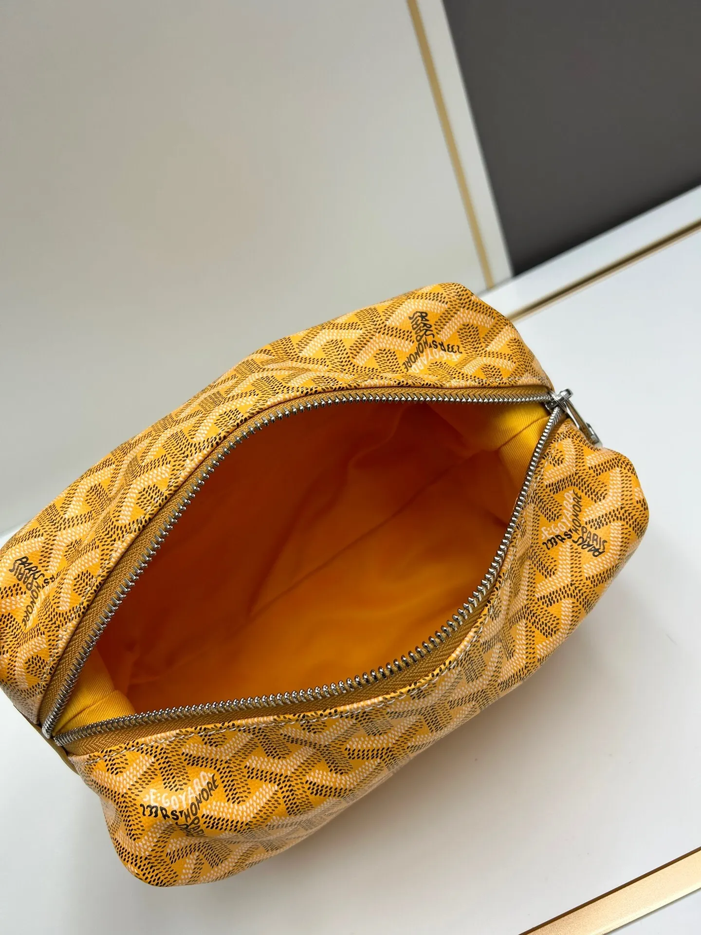 All Categories Official Website "Brand Women's Bags" Women's Bags 💙GOYARD 2024 Official Website New GOYARD Toiletries Bag