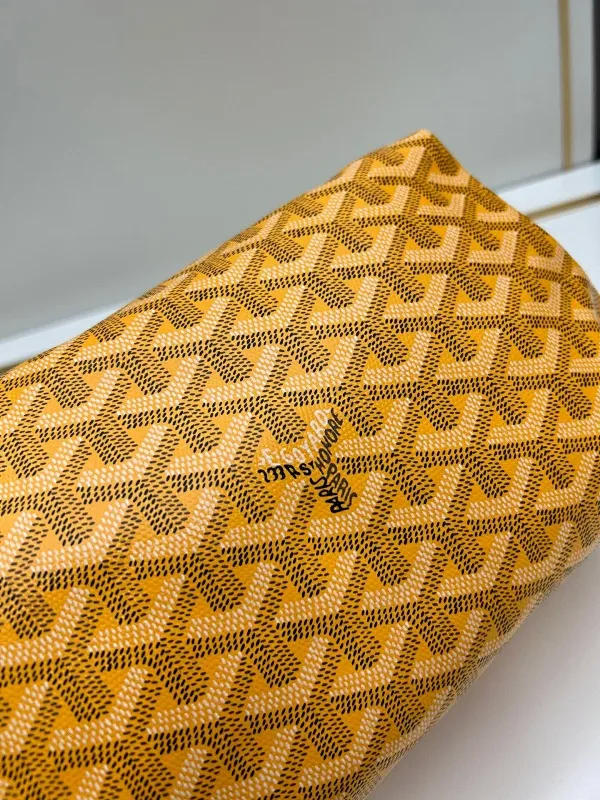 All Categories Official Website "Brand Women's Bags" Women's Bags 💙GOYARD 2024 Official Website New GOYARD Toiletries Bag