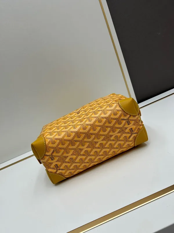 All Categories Official Website "Brand Women's Bags" Women's Bags 💙GOYARD 2024 Official Website New GOYARD Toiletries Bag