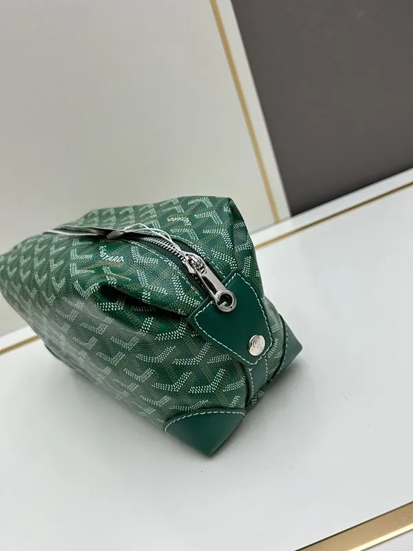 All Categories Official Website "Brand Women's Bags" Women's Bags 💙GOYARD 2024 Official Website New GOYARD Toiletries Bag