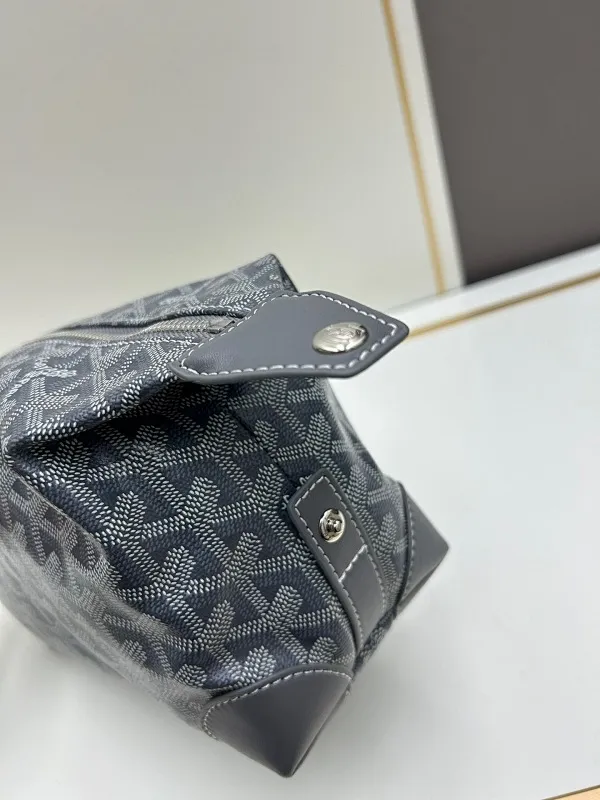 All Categories Official Website "Brand Women's Bags" Women's Bags 💙GOYARD 2024 Official Website New GOYARD Toiletries Bag
