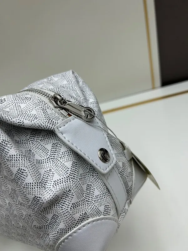 All Categories Official Website "Brand Women's Bags" Women's Bags 💙GOYARD 2024 Official Website New GOYARD Toiletries Bag