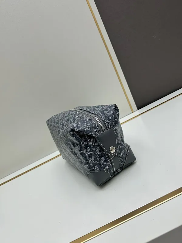 All Categories Official Website "Brand Women's Bags" Women's Bags 💙GOYARD 2024 Official Website New GOYARD Toiletries Bag