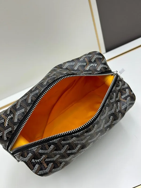 All Categories Official Website "Brand Women's Bags" Women's Bags 💙GOYARD 2024 Official Website New GOYARD Toiletries Bag