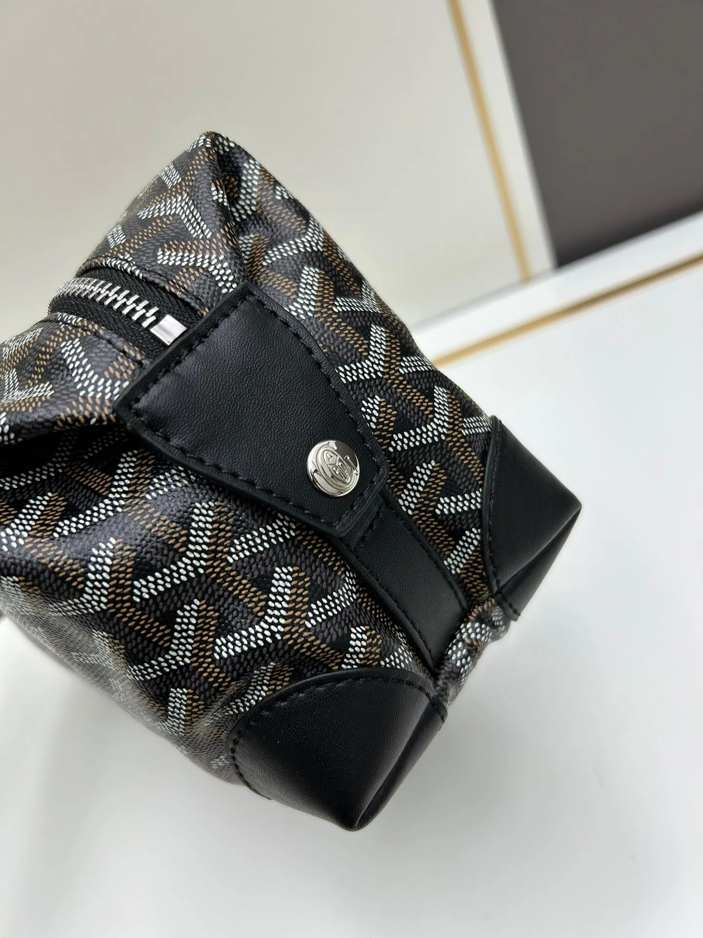 All Categories Official Website "Brand Women's Bags" Women's Bags 💙GOYARD 2024 Official Website New GOYARD Toiletries Bag