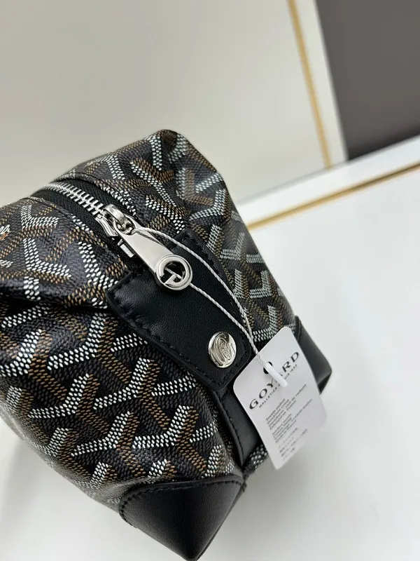 All Categories Official Website "Brand Women's Bags" Women's Bags 💙GOYARD 2024 Official Website New GOYARD Toiletries Bag