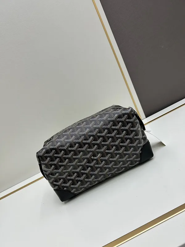 All Categories Official Website "Brand Women's Bags" Women's Bags 💙GOYARD 2024 Official Website New GOYARD Toiletries Bag