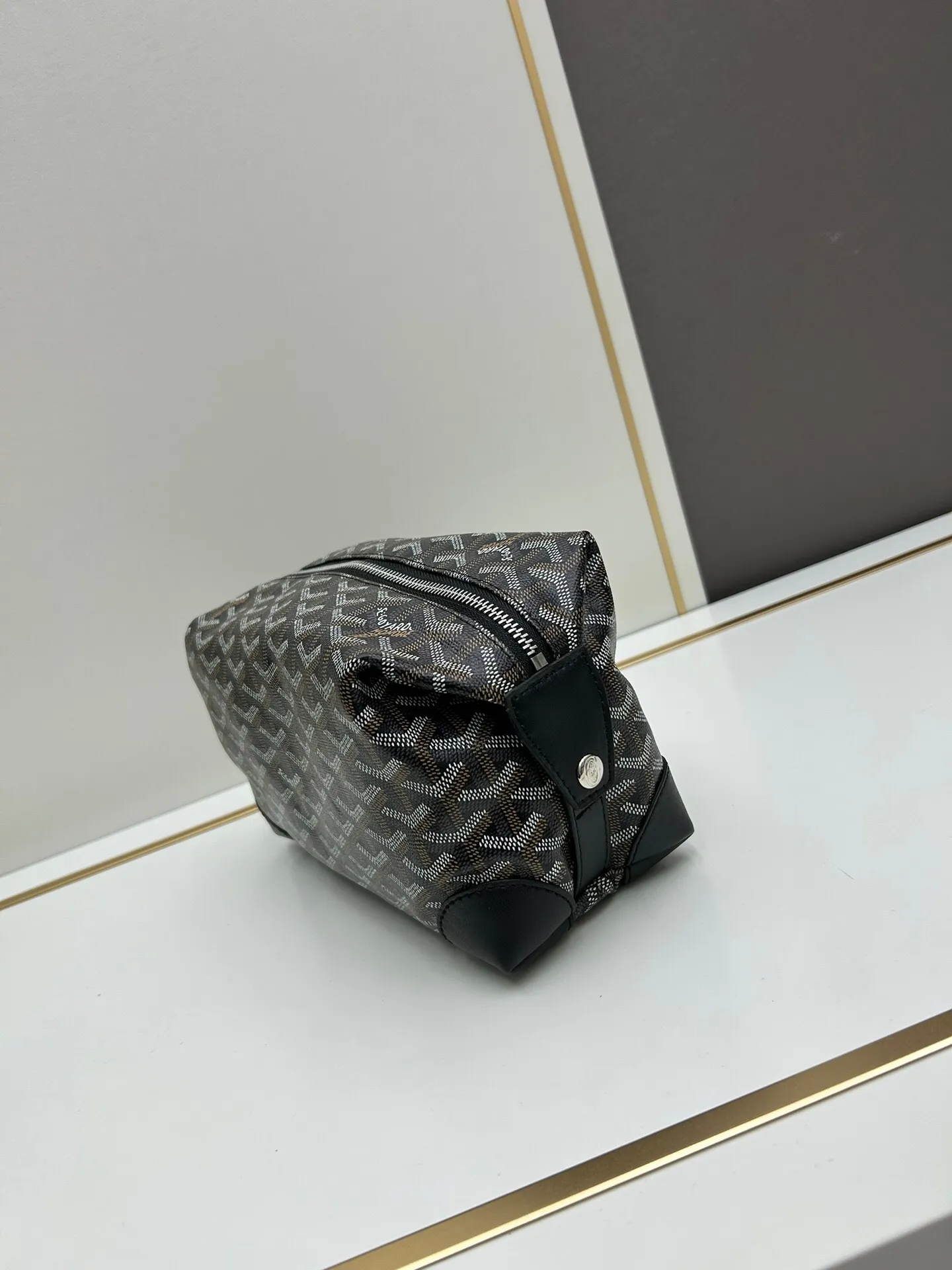 All Categories Official Website "Brand Women's Bags" Women's Bags 💙GOYARD 2024 Official Website New GOYARD Toiletries Bag