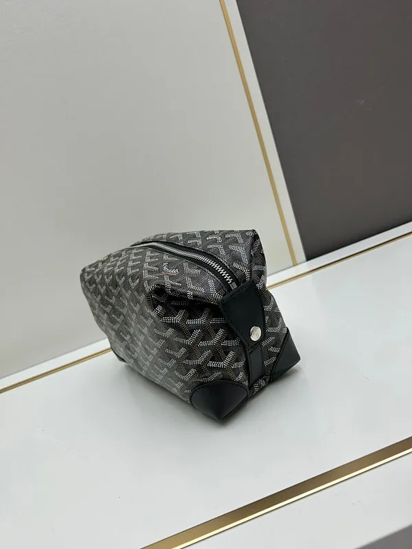 All Categories Official Website "Brand Women's Bags" Women's Bags 💙GOYARD 2024 Official Website New GOYARD Toiletries Bag