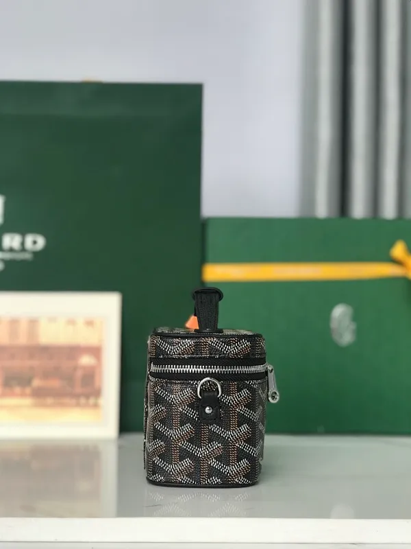 All Categories Official Website "Brand Women's Bags" Women's Bags 💙GOYARD 2025 New GOYARD Cosmetic Bag