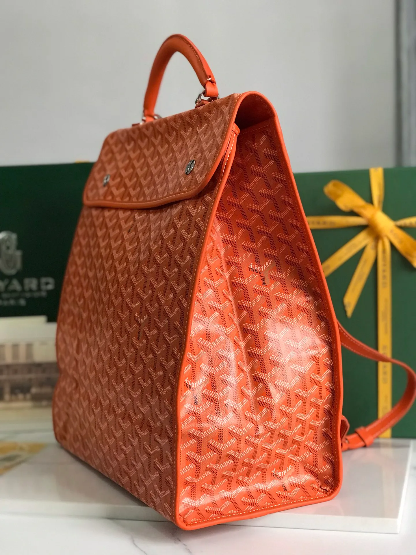 720❤️Goyard Saint Leger folding backpack The Saint Leger bag follows Goyard's consistent principles of modular design and functionality. It has a large internal space and is equipped with a detachable and adjustable shoulder strap. It can be cleverly converted into a briefcase or backpack. It is an indispensable and excellent companion for daily travel❤️ Size: 33*35*16cm 🔎: 020318/020191