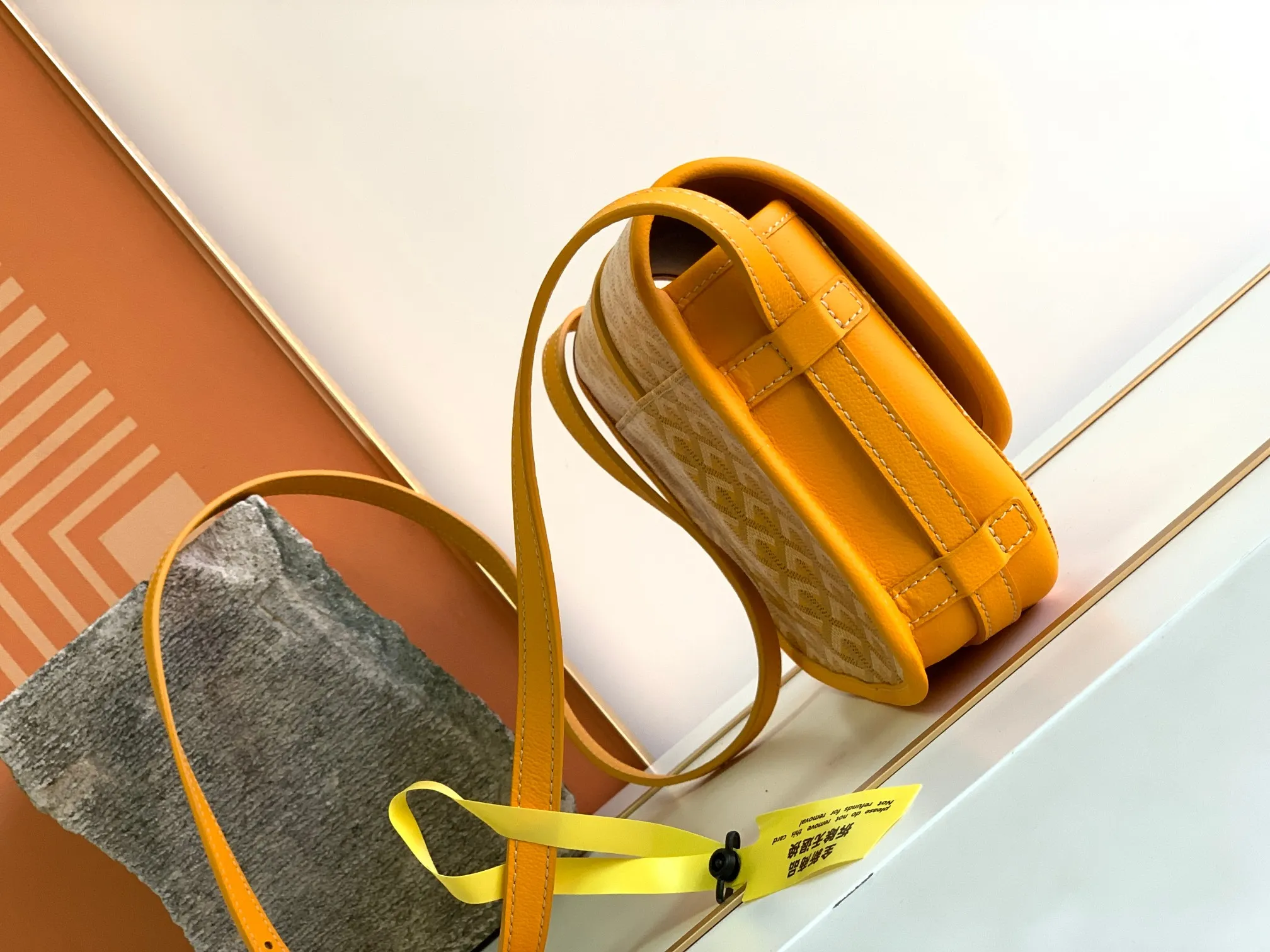 P1300🉐BELVÉDÉRE small bag is equipped with smart shoulder straps and secure closure system, suitable for various occasions, simple and elegant, lightweight and practical. Features multiple exterior and interior pockets to easily separate your belongings. Material: GOYARDINE canvas & DECIZE calf leather, detachable and adjustable shoulder strap, search code: 8016 pebbled pattern SIZE: size, weight: 16X7X22 (CM)