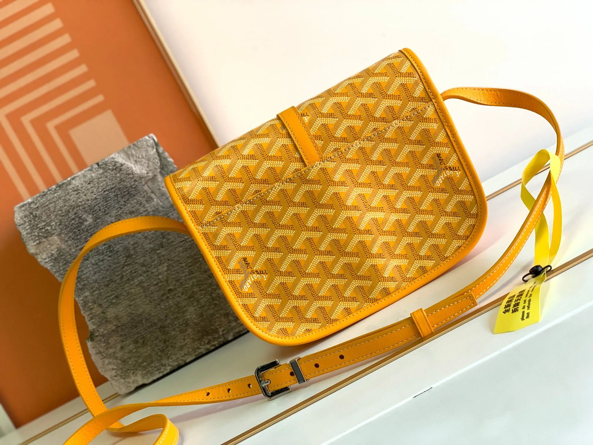 P1300🉐BELVÉDÉRE small bag is equipped with smart shoulder straps and secure closure system, suitable for various occasions, simple and elegant, lightweight and practical. Features multiple exterior and interior pockets to easily separate your belongings. Material: GOYARDINE canvas & DECIZE calf leather, detachable and adjustable shoulder strap, search code: 8016 pebbled pattern SIZE: size, weight: 16X7X22 (CM)