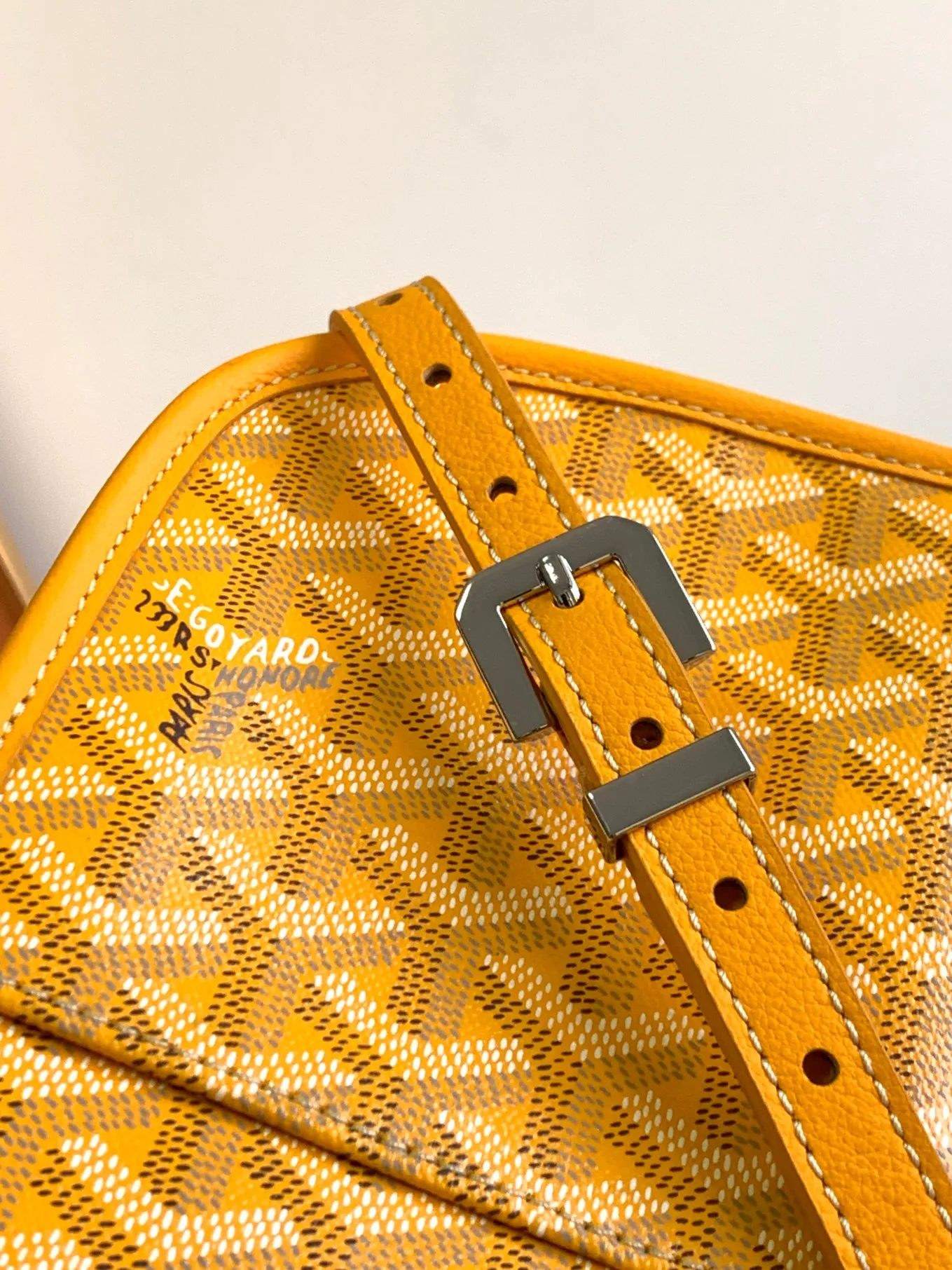 P1300🉐BELVÉDÉRE small bag is equipped with smart shoulder straps and secure closure system, suitable for various occasions, simple and elegant, lightweight and practical. Features multiple exterior and interior pockets to easily separate your belongings. Material: GOYARDINE canvas & DECIZE calf leather, detachable and adjustable shoulder strap, search code: 8016 pebbled pattern SIZE: size, weight: 16X7X22 (CM)