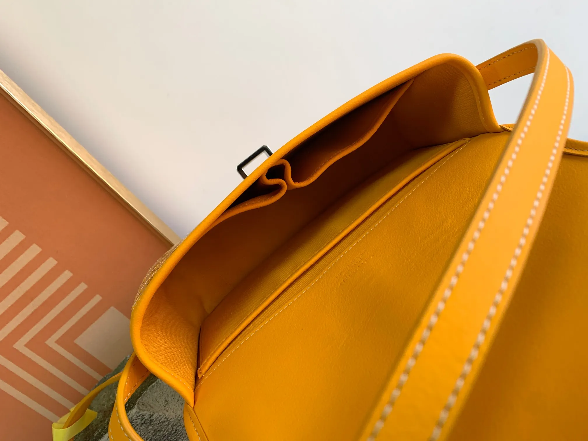 P1300🉐BELVÉDÉRE small bag is equipped with smart shoulder straps and secure closure system, suitable for various occasions, simple and elegant, lightweight and practical. Features multiple exterior and interior pockets to easily separate your belongings. Material: GOYARDINE canvas & DECIZE calf leather, detachable and adjustable shoulder strap, search code: 8016 pebbled pattern SIZE: size, weight: 16X7X22 (CM)