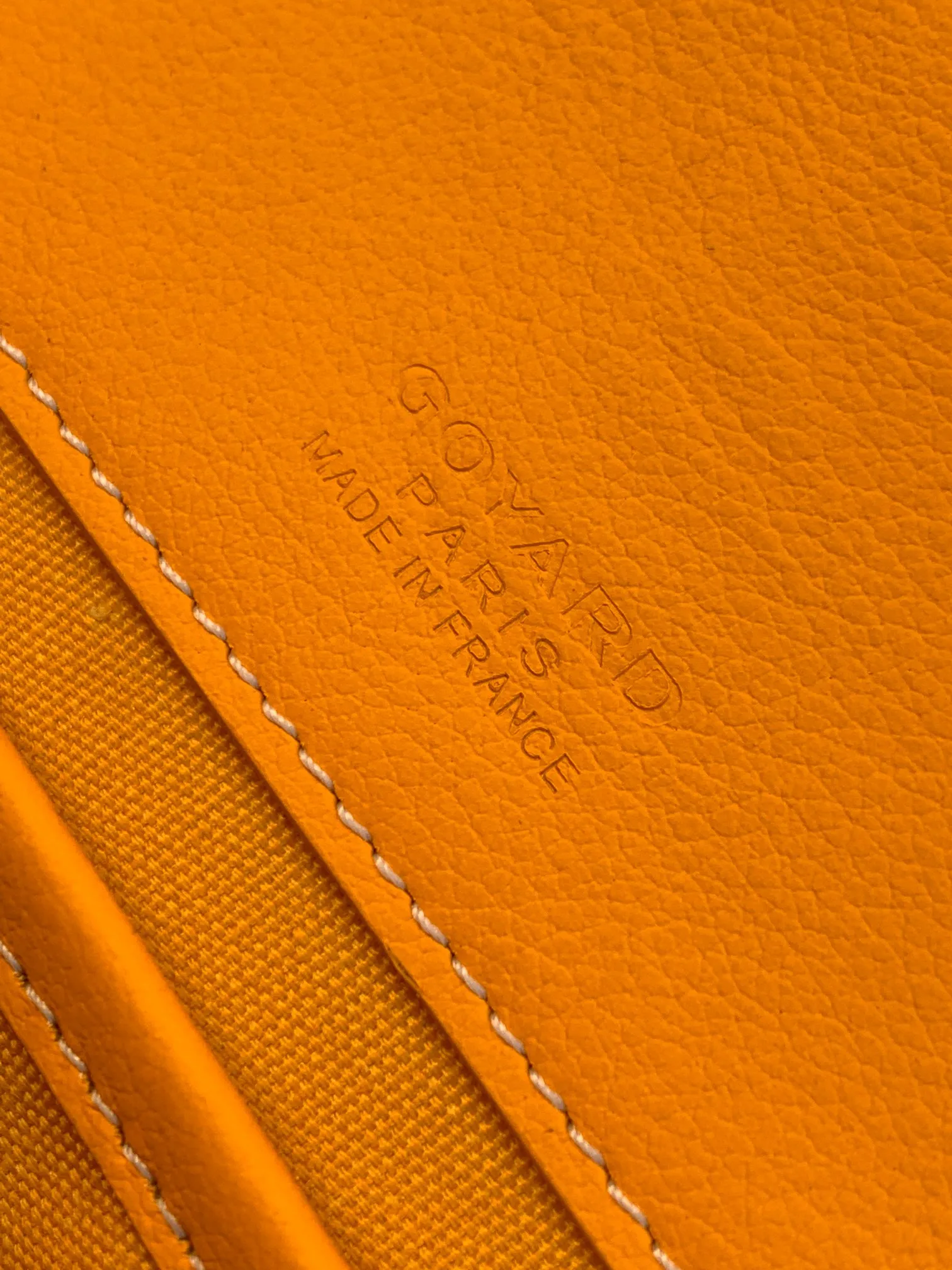 P1300🉐BELVÉDÉRE small bag is equipped with smart shoulder straps and secure closure system, suitable for various occasions, simple and elegant, lightweight and practical. Features multiple exterior and interior pockets to easily separate your belongings. Material: GOYARDINE canvas & DECIZE calf leather, detachable and adjustable shoulder strap, search code: 8016 pebbled pattern SIZE: size, weight: 16X7X22 (CM)