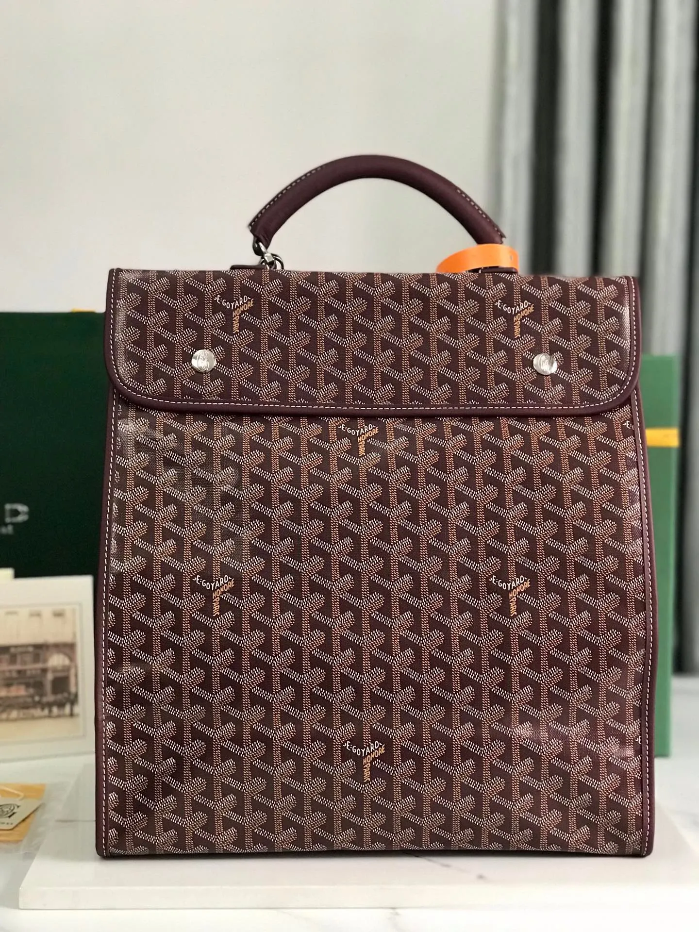 720❤️Goyard Saint Leger folding backpack The Saint Leger bag follows Goyard's consistent principles of modular design and functionality. It has a large internal space and is equipped with a detachable and adjustable shoulder strap. It can be cleverly converted into a briefcase or backpack. It is an indispensable and excellent companion for daily travel❤️ Size: 33*35*16cm 🔎: 020318/020191